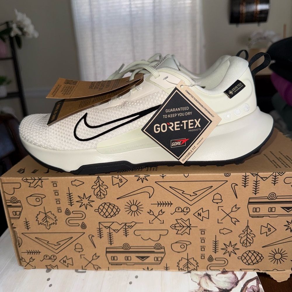 Nike womens Jupiter trail 2 gore-tex v2 sneakers size 9 new/box without lid!!